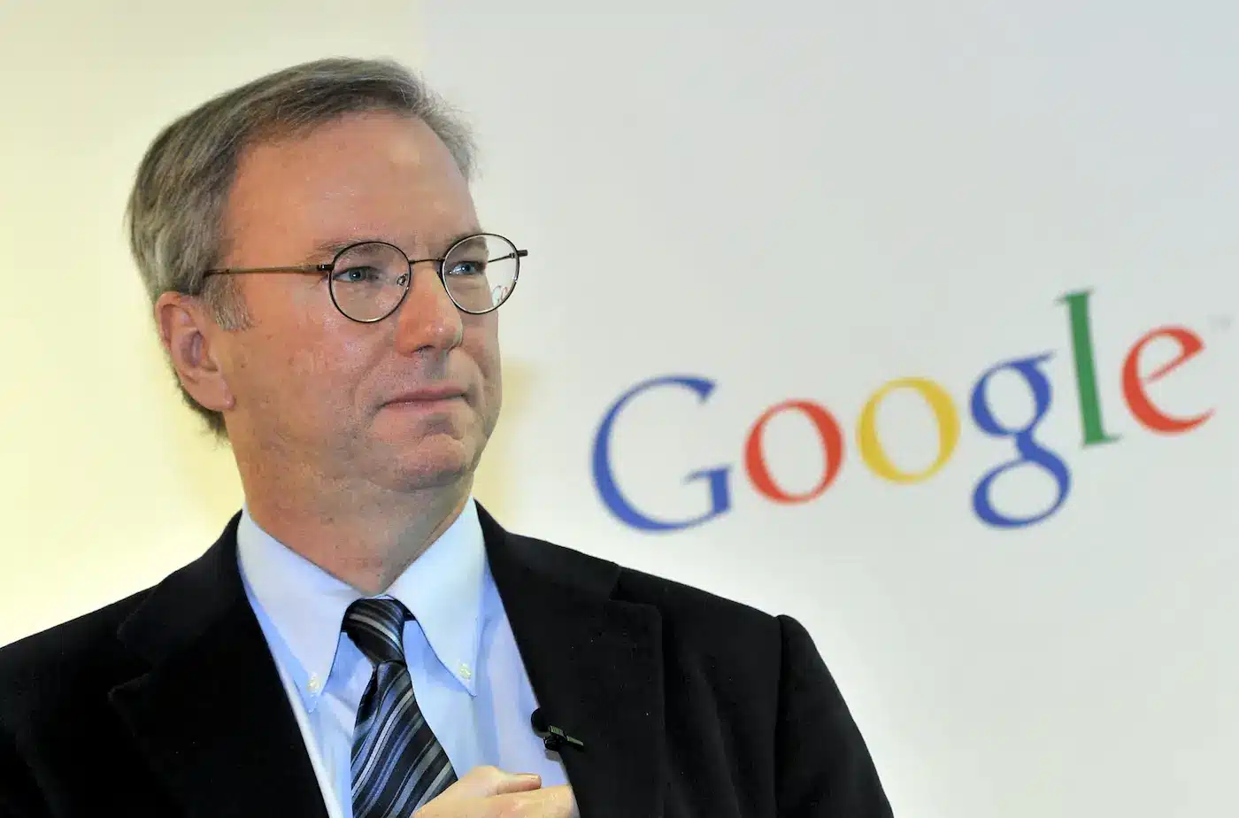 Ex-CEO do Google: AGI pode desencadear conflitos mundiais se não for controlada