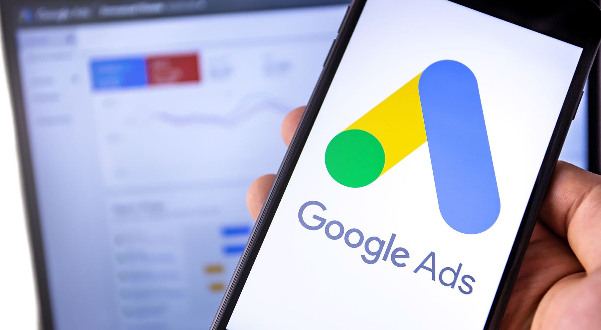 Google: anúncios em buscas com IA já geram a mesma receita que buscas tradicionais