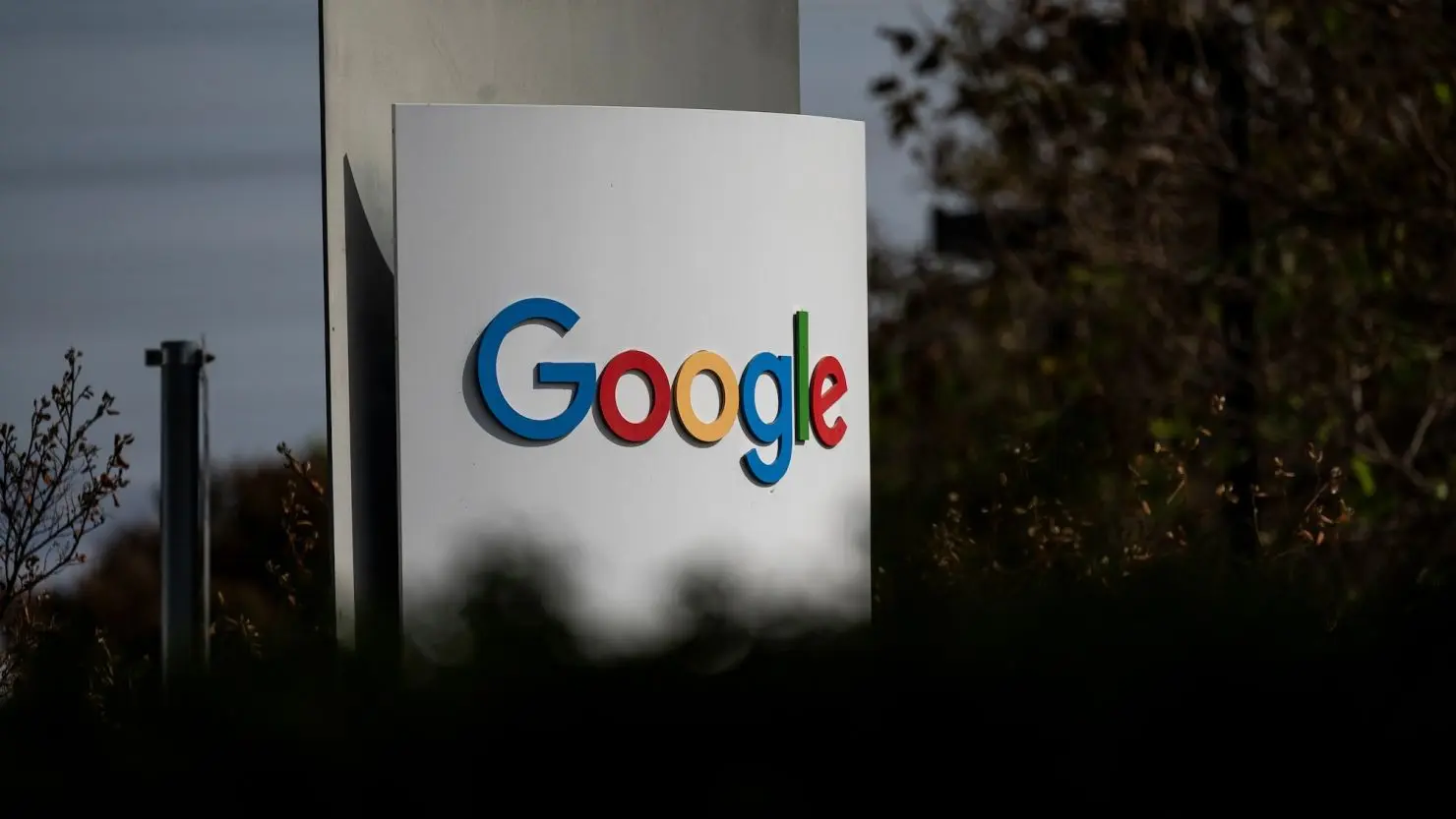 IA do Google pode agora ser usada em armas e sistemas de vigilância